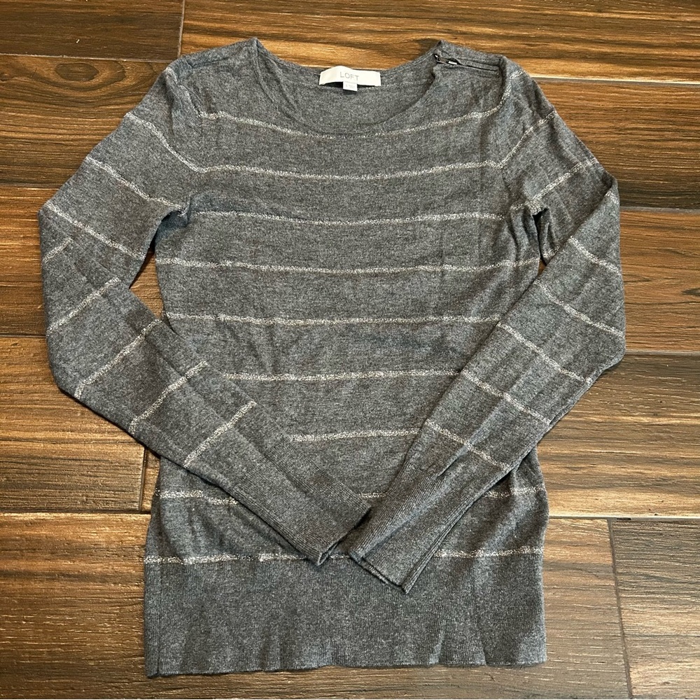 LOFT Sparkle Striped Gray Long‎ Sleeve Knit Shirt Sweater Small Zipper Shoulder